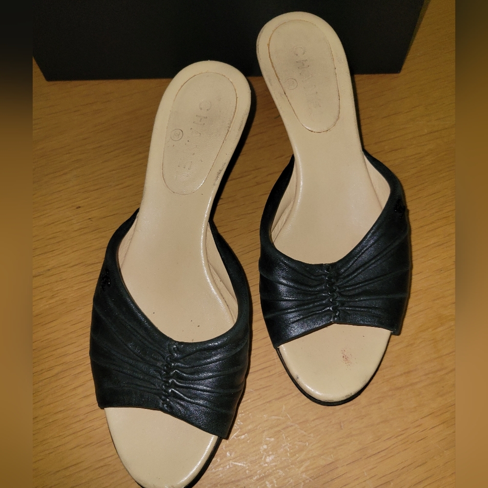 CHANEL kitten heels in Black - Picture 12 of 13